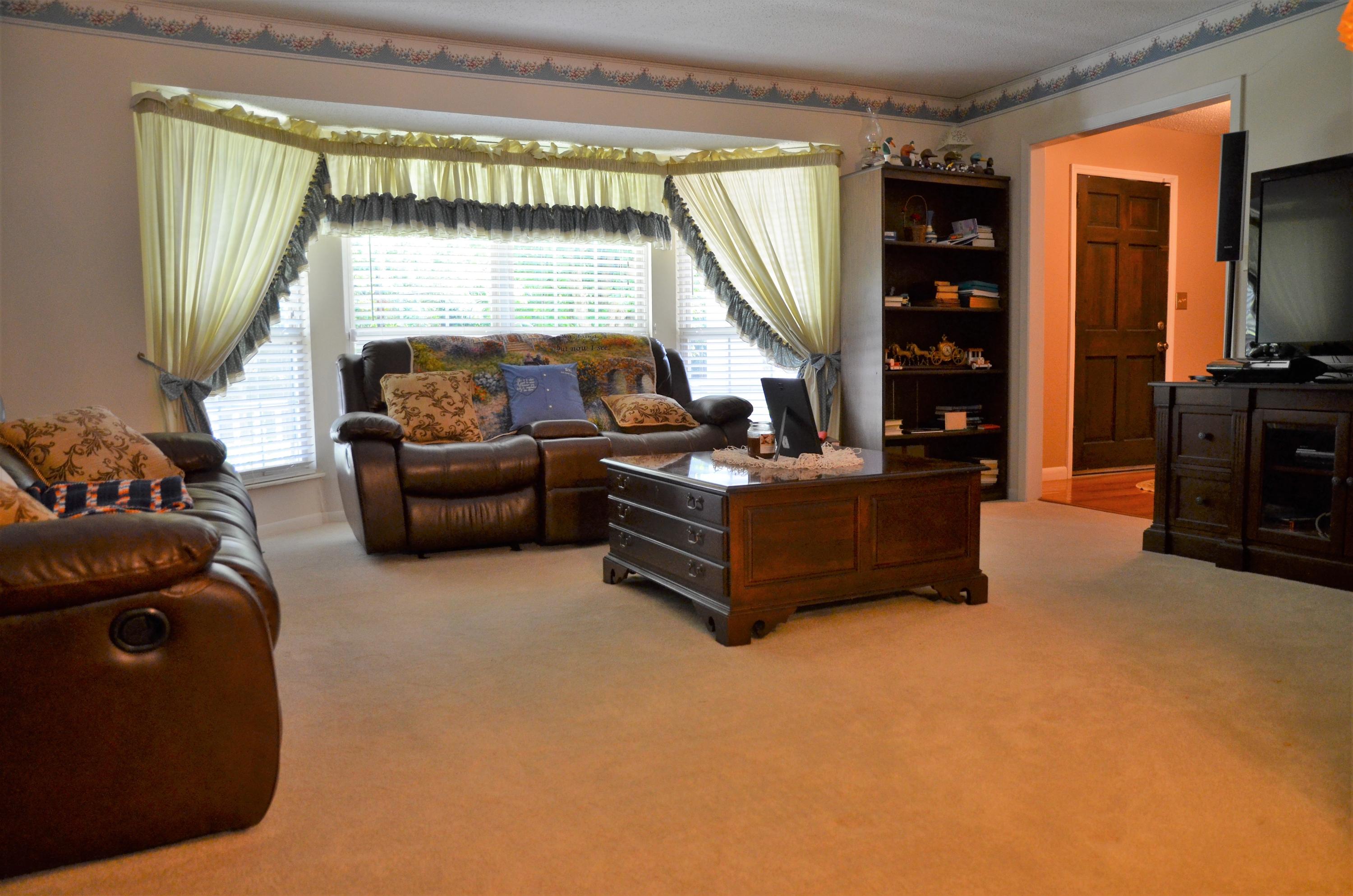 923 Parrish Road Knoxville, TN 37923 - Photo 5 of 30 Living Room