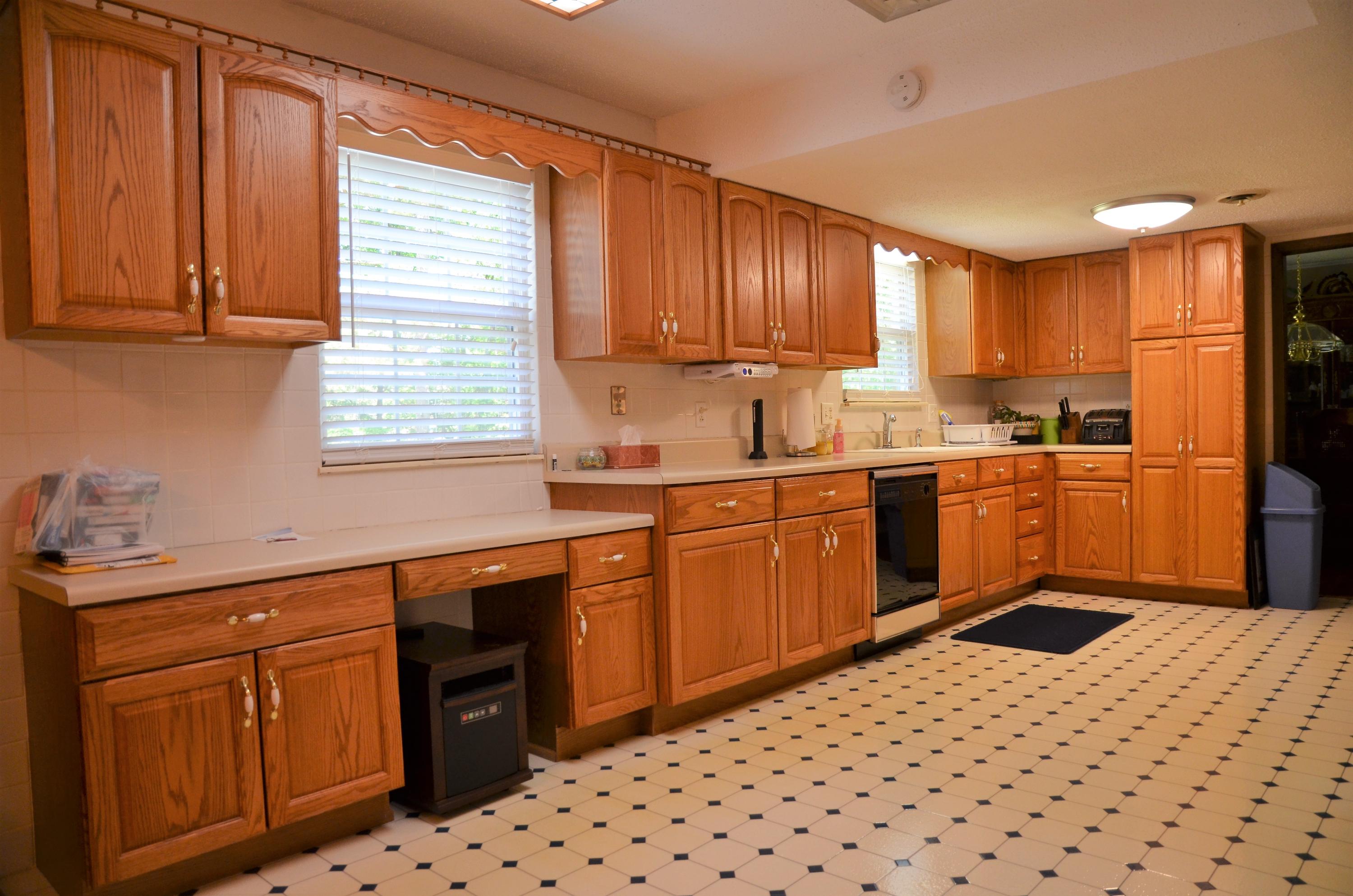 923 Parrish Road Knoxville, TN 37923 - Photo 6 of 30 Kitchen