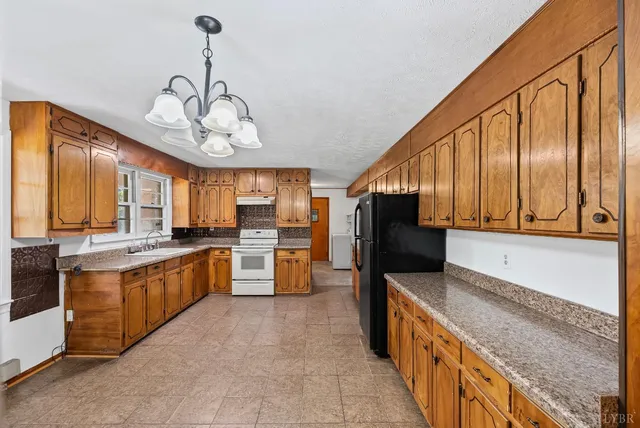 $382,000 | 687 Hixburg Road, Pamplin, VA 23958