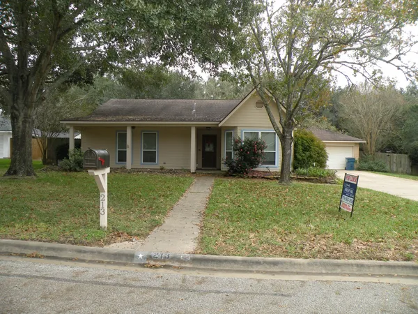 $2,050 | 213 Duerr Drive, Bellville, TX 77418