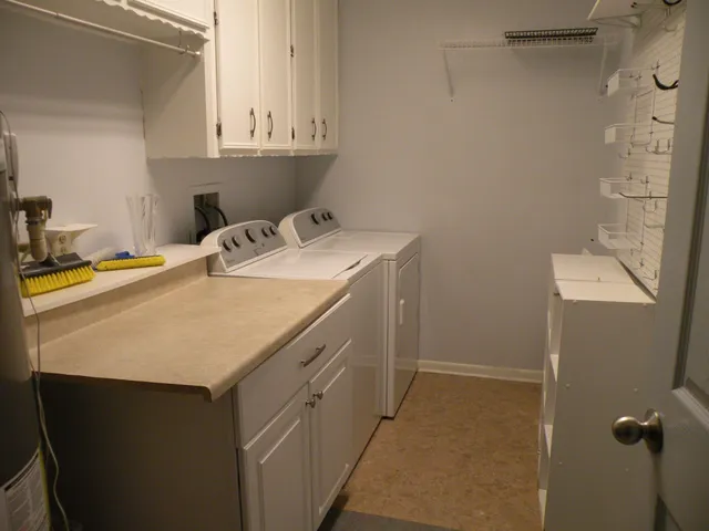 $2,300 | 213 Duerr Drive, Bellville, TX 77418