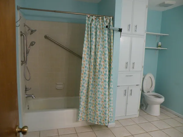 $2,050 | 213 Duerr Drive, Bellville, TX 77418