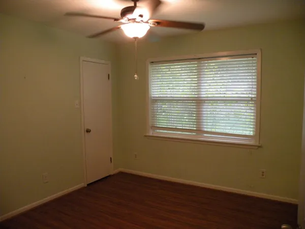 $2,050 | 213 Duerr Drive, Bellville, TX 77418