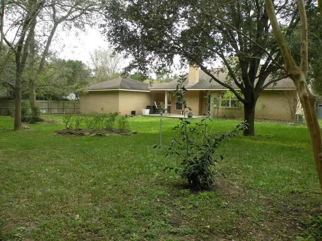 $2,300 | 213 Duerr Drive, Bellville, TX 77418