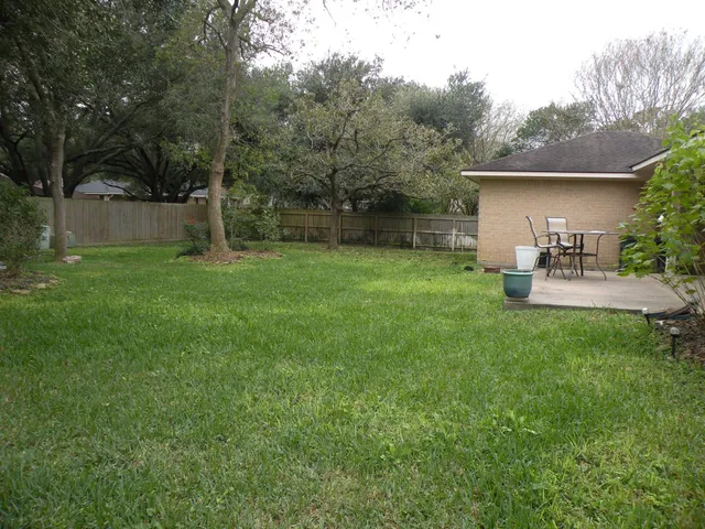 $2,300 | 213 Duerr Drive, Bellville, TX 77418