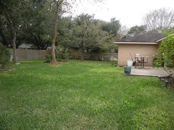 $2,050 | 213 Duerr Drive, Bellville, TX 77418