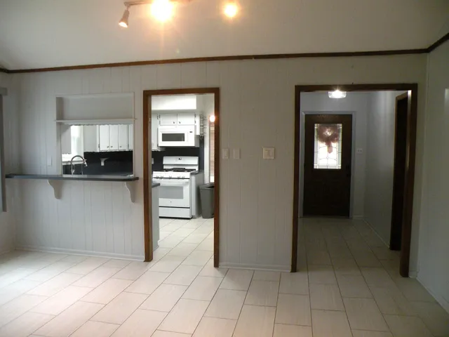 $2,300 | 213 Duerr Drive, Bellville, TX 77418