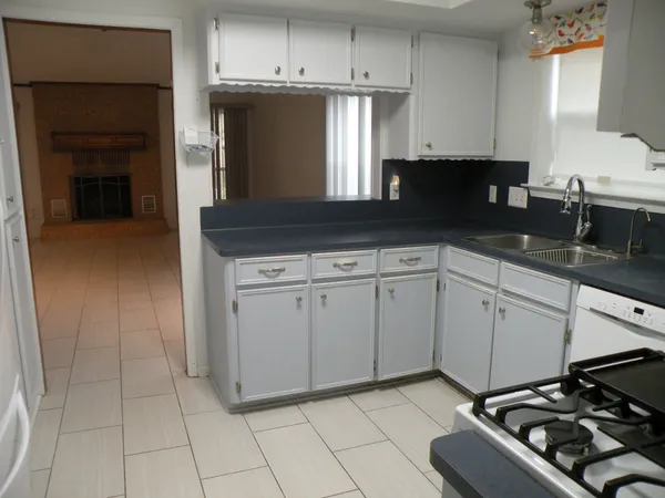 $2,050 | 213 Duerr Drive, Bellville, TX 77418