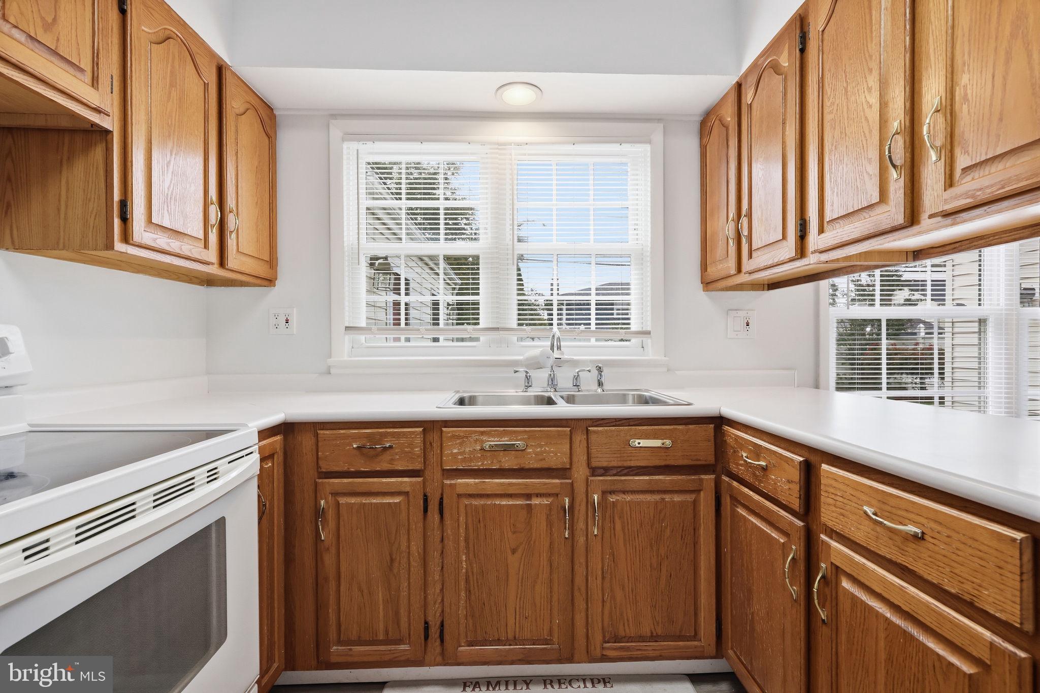16 Tweed Road Levittown, PA 19056 - Photo 13 of 38 kitchen