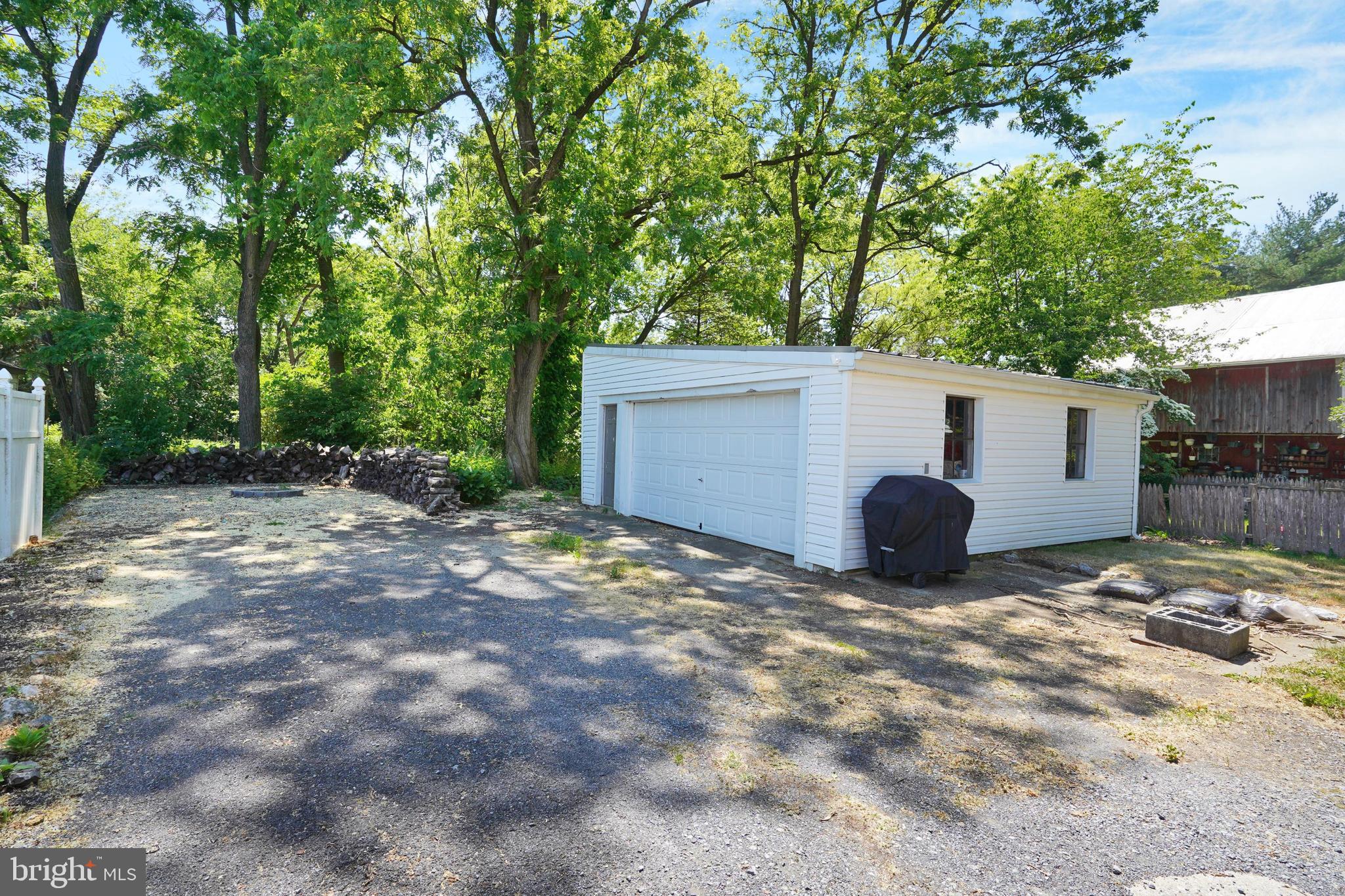 1297 Newport Road Manheim, PA 17545 - Photo 24 of 24 Garage