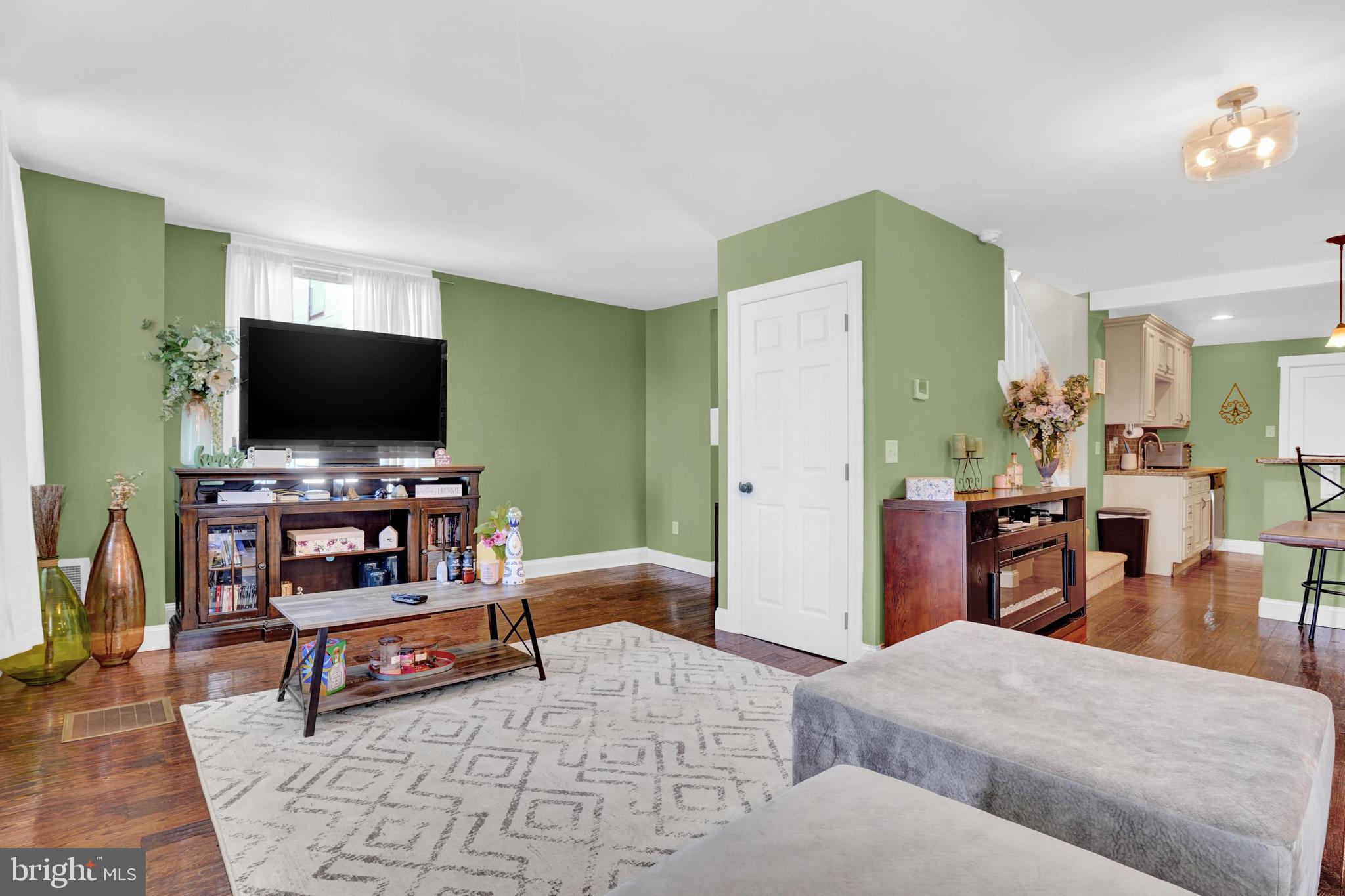 1297 Newport Road Manheim, PA 17545 - Photo 5 of 24 Living Room