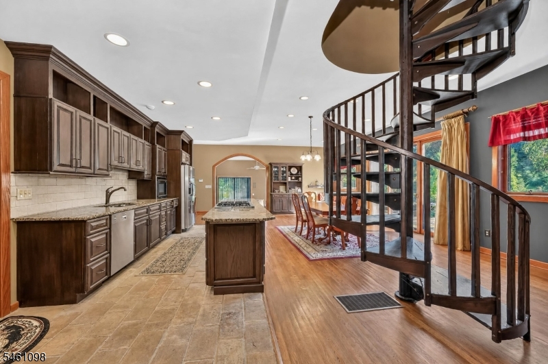 8 Spring Hill Road Annandale, NJ 08801 - Photo 18 of 48 Gallery Image 18