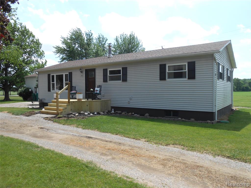 249 North Gates Road Sandusky, MI 48471 - Photo 3 of 33