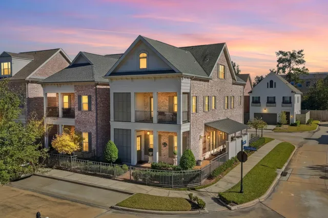 $769,900 | 259 Green Boulevard, Shenandoah, TX 77384