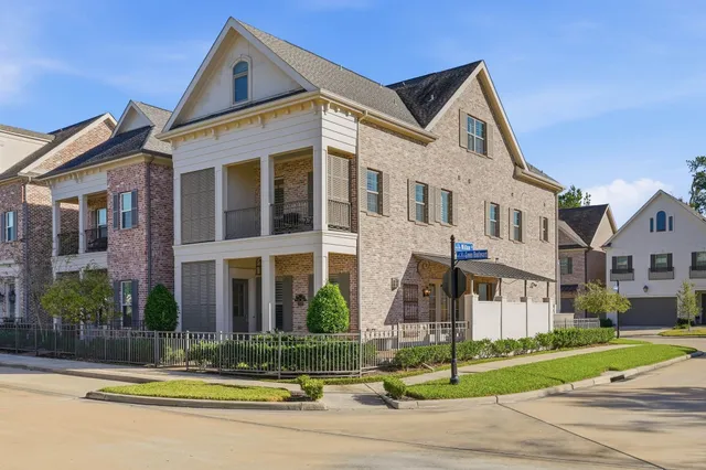 $769,900 | 259 Green Boulevard, Shenandoah, TX 77384