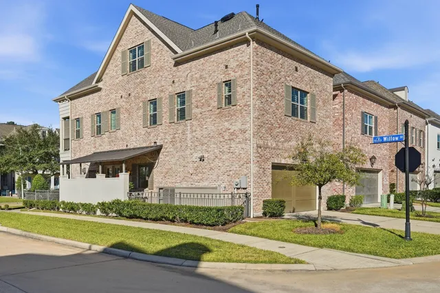 $769,900 | 259 Green Boulevard, Shenandoah, TX 77384