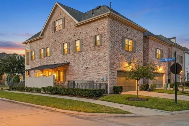 $769,900 | 259 Green Boulevard, Shenandoah, TX 77384