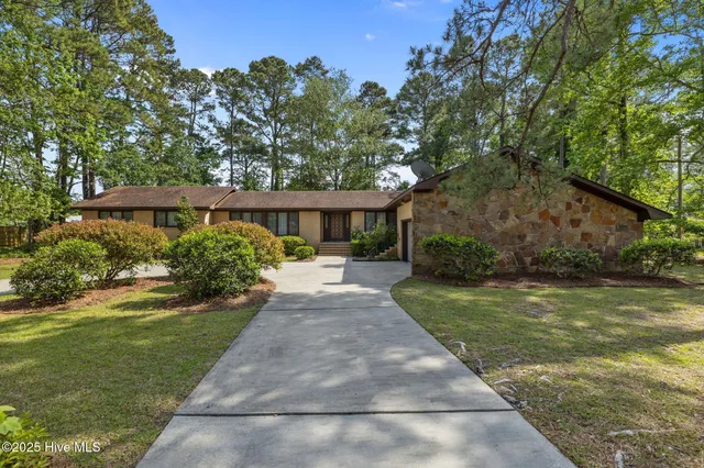 $405,000 | 3703 Oxford Court, Morehead City, NC 28557