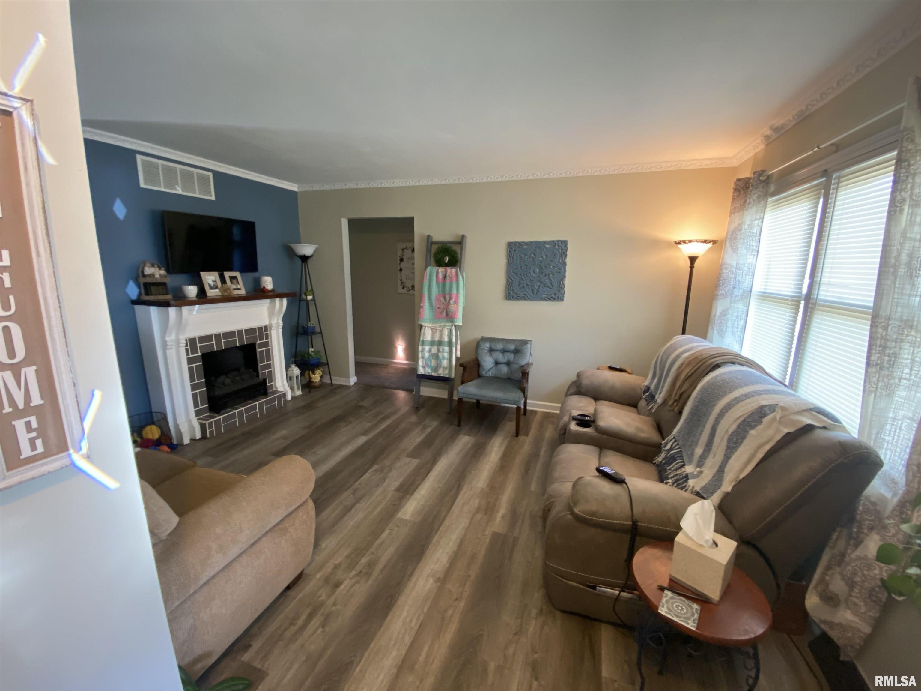 206 Golf Lane Centralia, IL 62801 - Photo 2 of 21