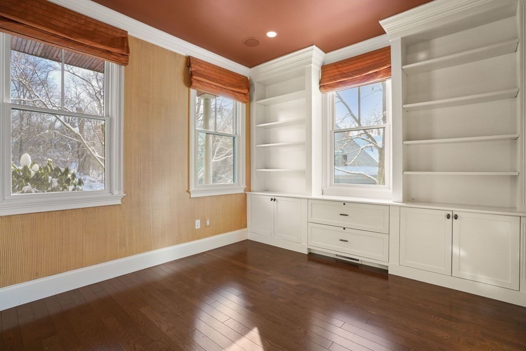 42 Summit Road, Unit 12 Belmont, MA 02478 - Photo 4 of 24 Gallery Image 4