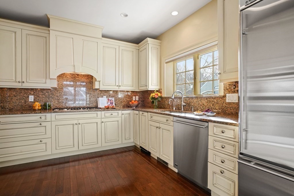 42 Summit Road, Unit 12 Belmont, MA 02478 - Photo 6 of 24 Gallery Image 6