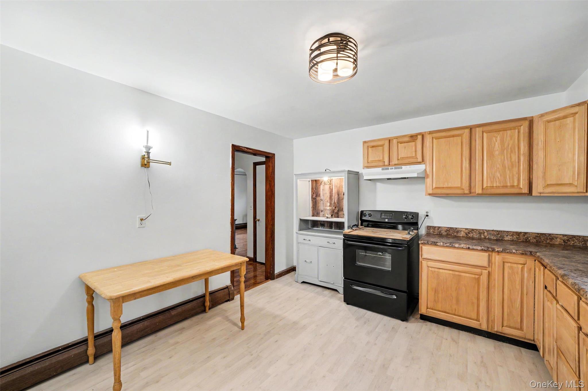 15 Forge Hill Road New Windsor, NY 12553 - Photo 9 of 20 Brand new oven/range and the entire home was freshly painted.