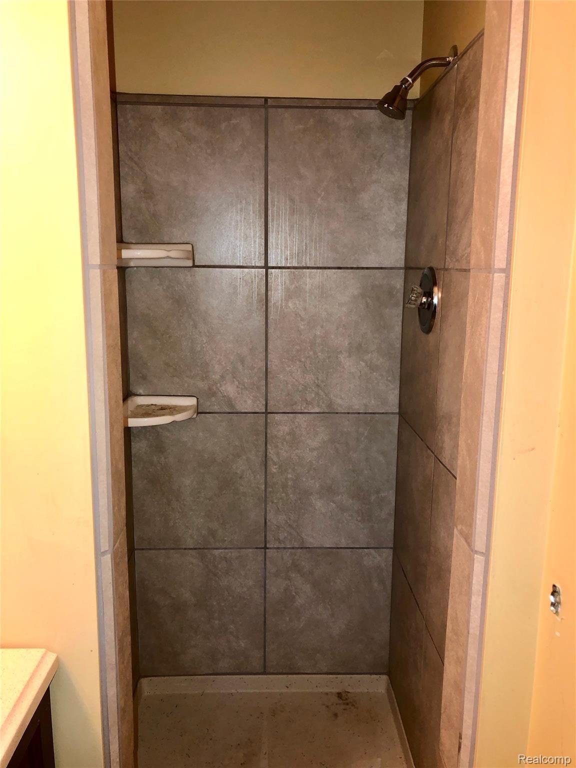 2095 Covert Road Burton, MI 48509 - Photo 17 of 38 fullsizeoutput_125f9.jpeg