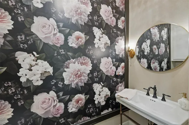 a view of a livingroom with furniture