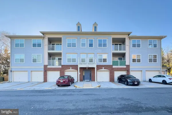 $3,100 | 11328 Westbrook Mill Lane, Unit 304, Fairfax, VA 22030