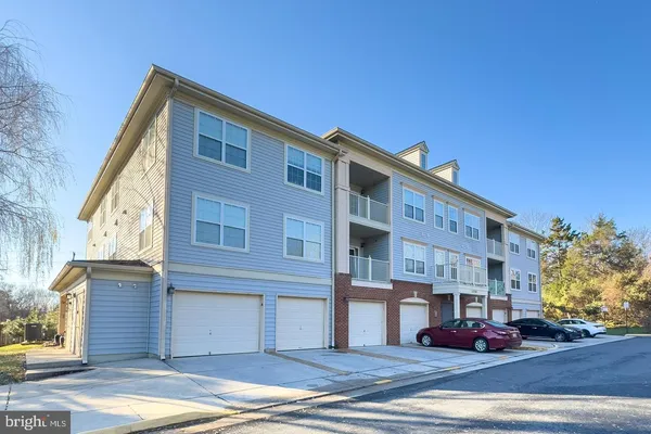 $3,100 | 11328 Westbrook Mill Lane, Unit 304, Fairfax, VA 22030