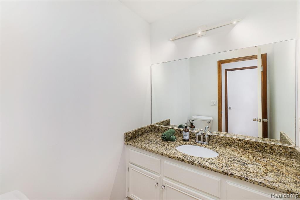 349 Shellbourne Drive Rochester Hills, MI 48309 - Photo 14 of 37