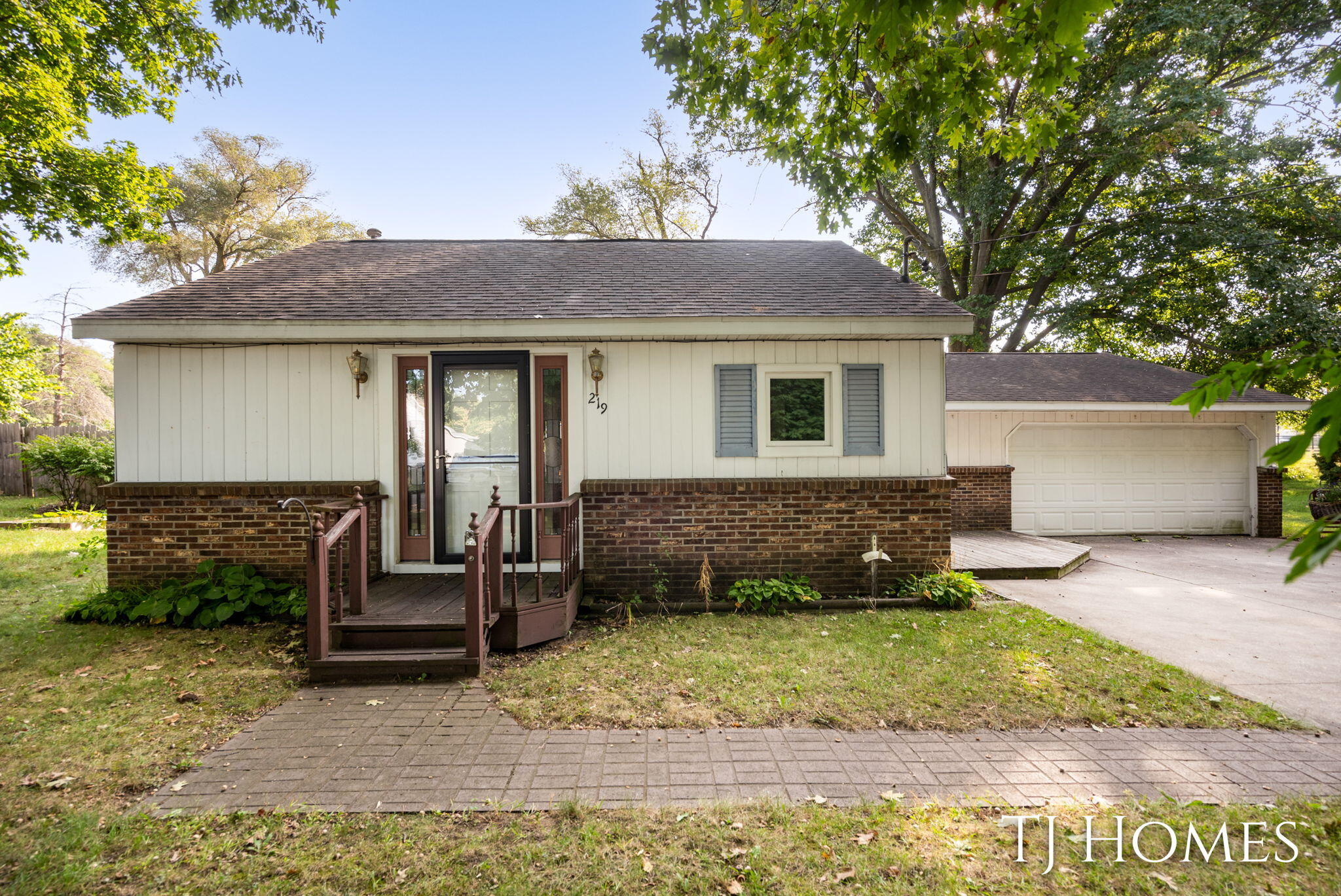 2-web-or-mls-219 Alpine St-2