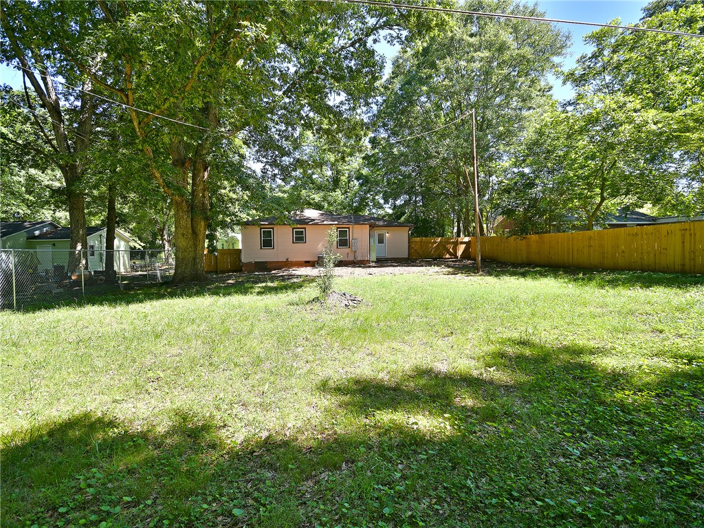 3517 Shawnee Avenue Anderson, SC 29626 - Photo 15 of 25 A spacious, verdant yard provides ample outdoor living space.