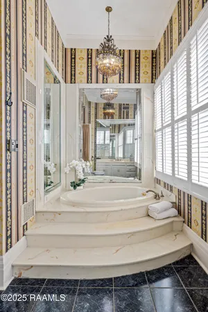 $1,200,000 | 623 East Main Street, New Iberia, LA 70560