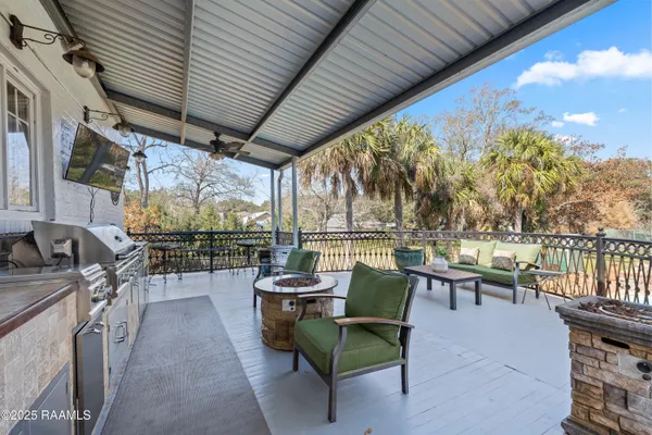 $1,200,000 | 623 East Main Street, New Iberia, LA 70560