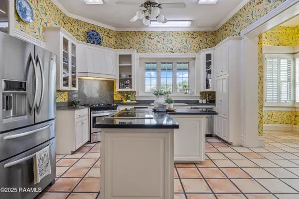 $1,200,000 | 623 East Main Street, New Iberia, LA 70560