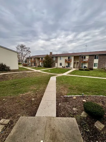 $1,850 | 2400 Light Road, Unit 212, Oswego, IL 60543