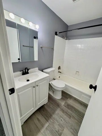 $1,850 | 2400 Light Road, Unit 212, Oswego, IL 60543