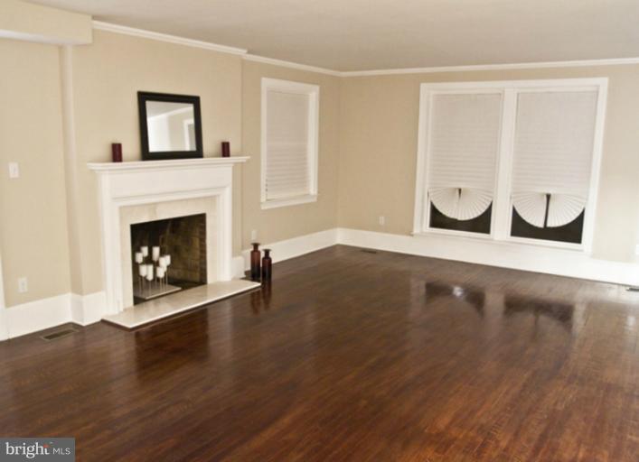 4004 Villa Nova Road Baltimore, MD 21207 - Photo 11 of 26 Living Room
