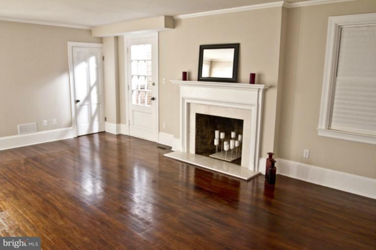 4004 Villa Nova Road Baltimore, MD 21207 - Photo 10 of 26 Living Room