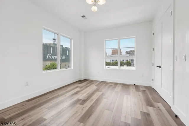 $2,495 | 289 Halsey Street, Unit 200, Newark, NJ 07102