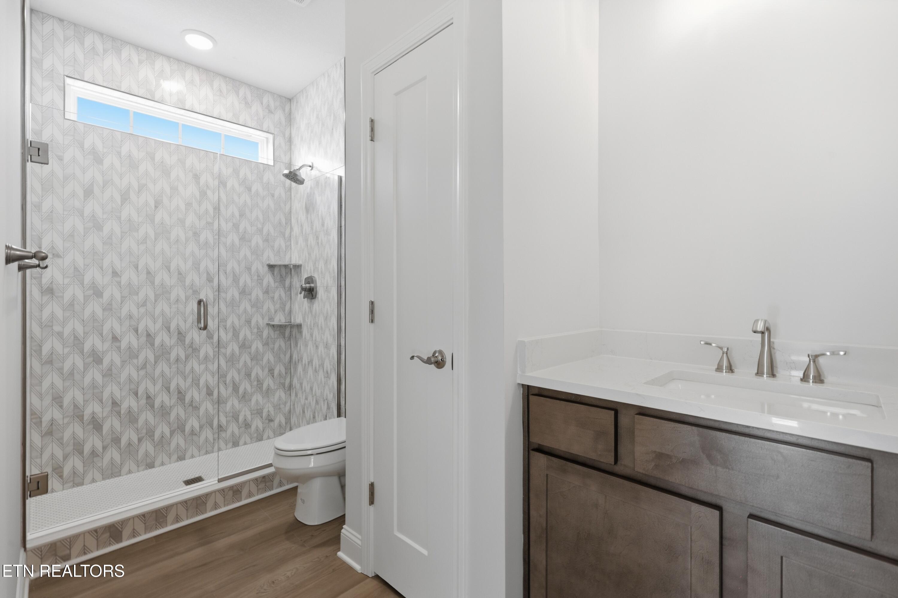 1888 Hickory Reserve Road Knoxville, TN 37932 - Photo 13 of 23 Main Level Guest Bath