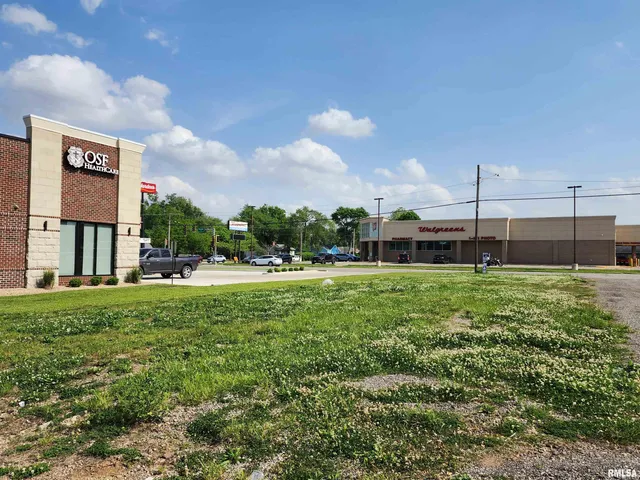 $34,900 | 610 Woodlawn Road, Lincoln, IL 62656