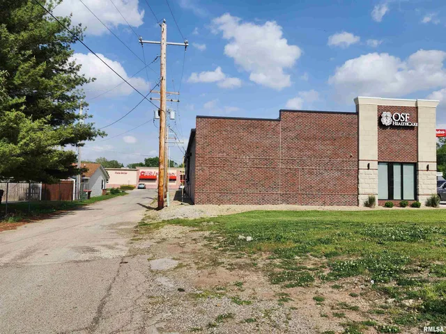 $34,900 | 610 Woodlawn Road, Lincoln, IL 62656