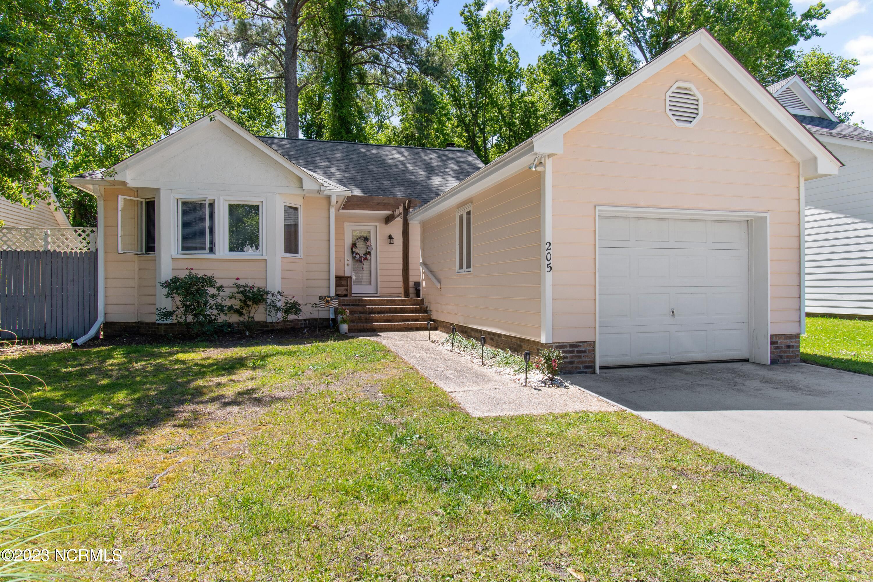 205 West Kilarny Road Wilmington, NC 28409 - Photo 3 of 34 205KilarnyRd - 2