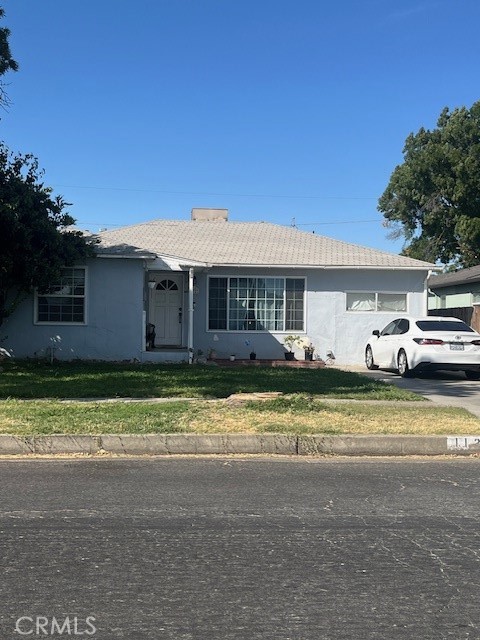 1127 West 23rd Street Merced, CA 95340 - Photo 1 of 14 a front view of a house with a garden
