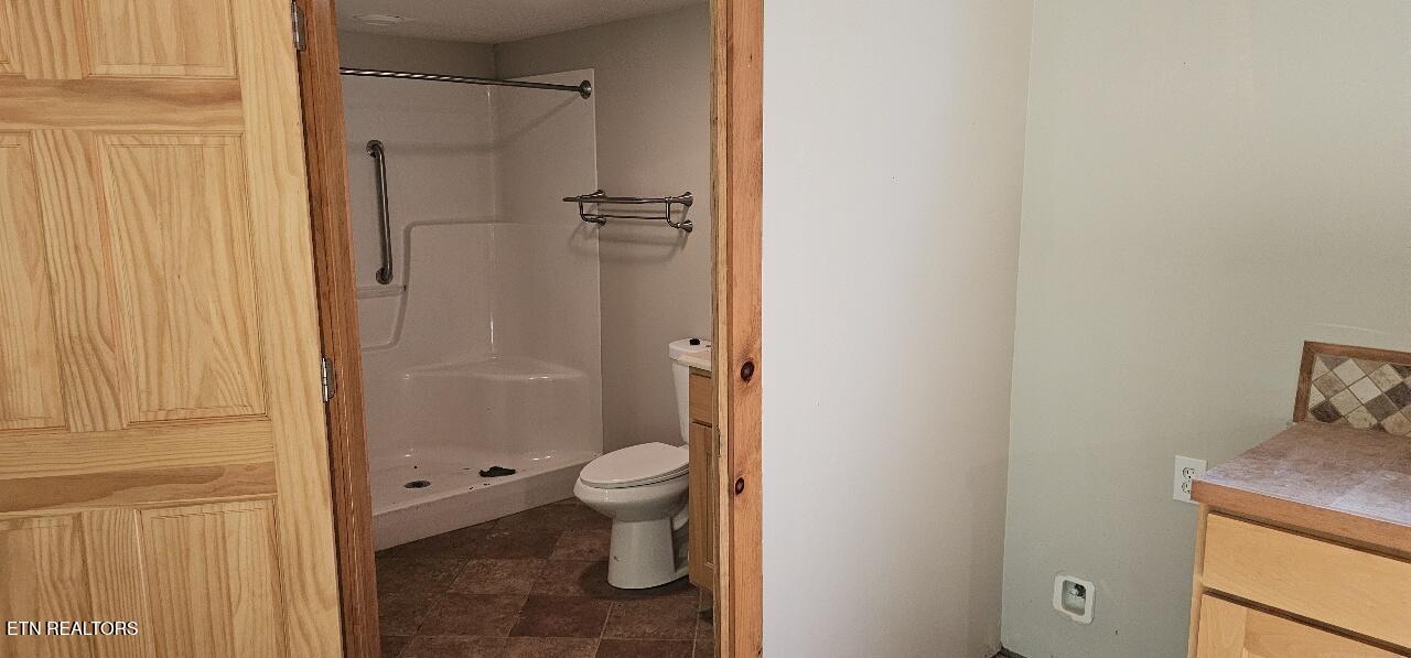 360 Front Street Luttrell, TN 37779 - Photo 35 of 53 Guest House Bath