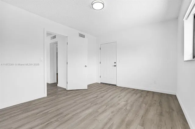 $2,100 | 13210 Memorial Highway, Unit 203, North Miami, FL 33161