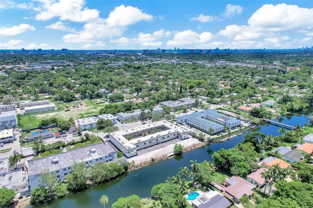 $2,100 | 13210 Memorial Highway, Unit 203, North Miami, FL 33161