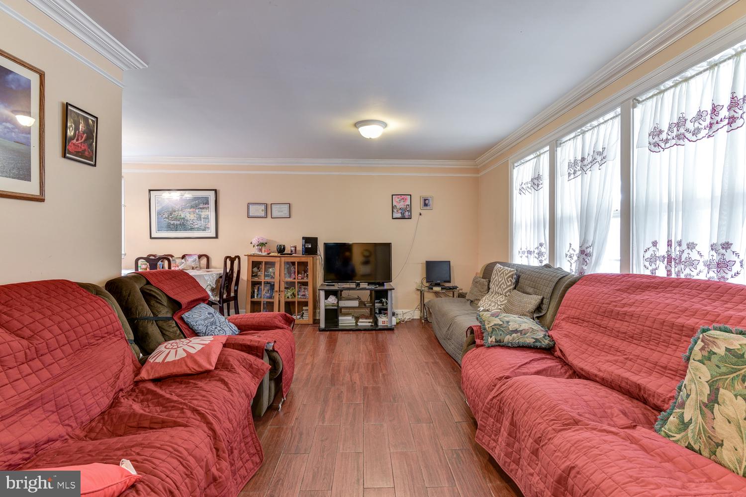2614 Higbee Road Adelphi, MD 20783 - Photo 11 of 44 Living Room
